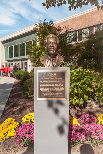 dr-julius-dean-chapman-bust