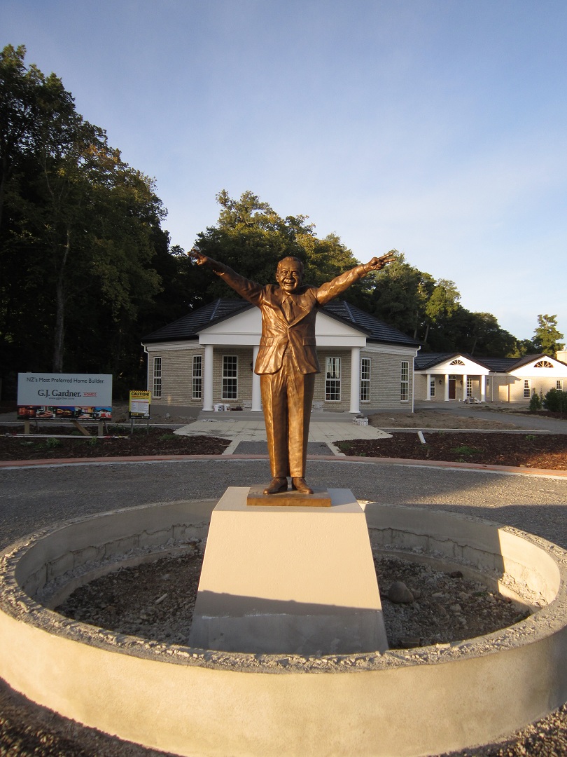 richard-nixon-life-size