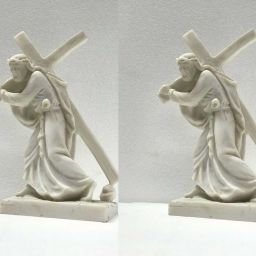 The-Role-of-Christ-Carrying-Cross-Bust-in-Christian-Iconography