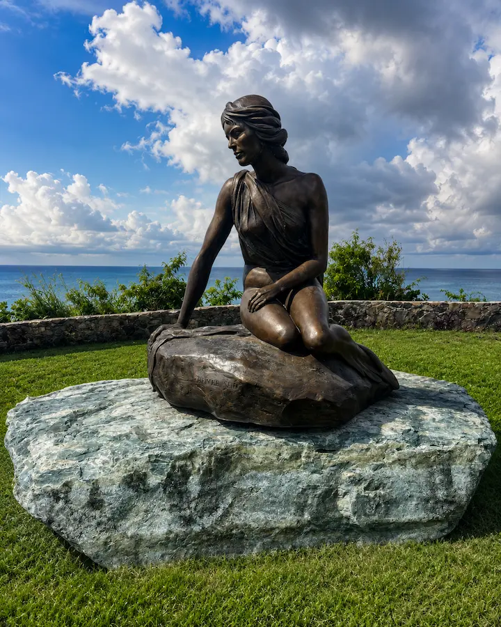 Bronze statue monument