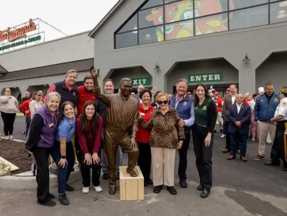 Stew Leonard bronze portrait statue unveiling in Clifton New Jersey